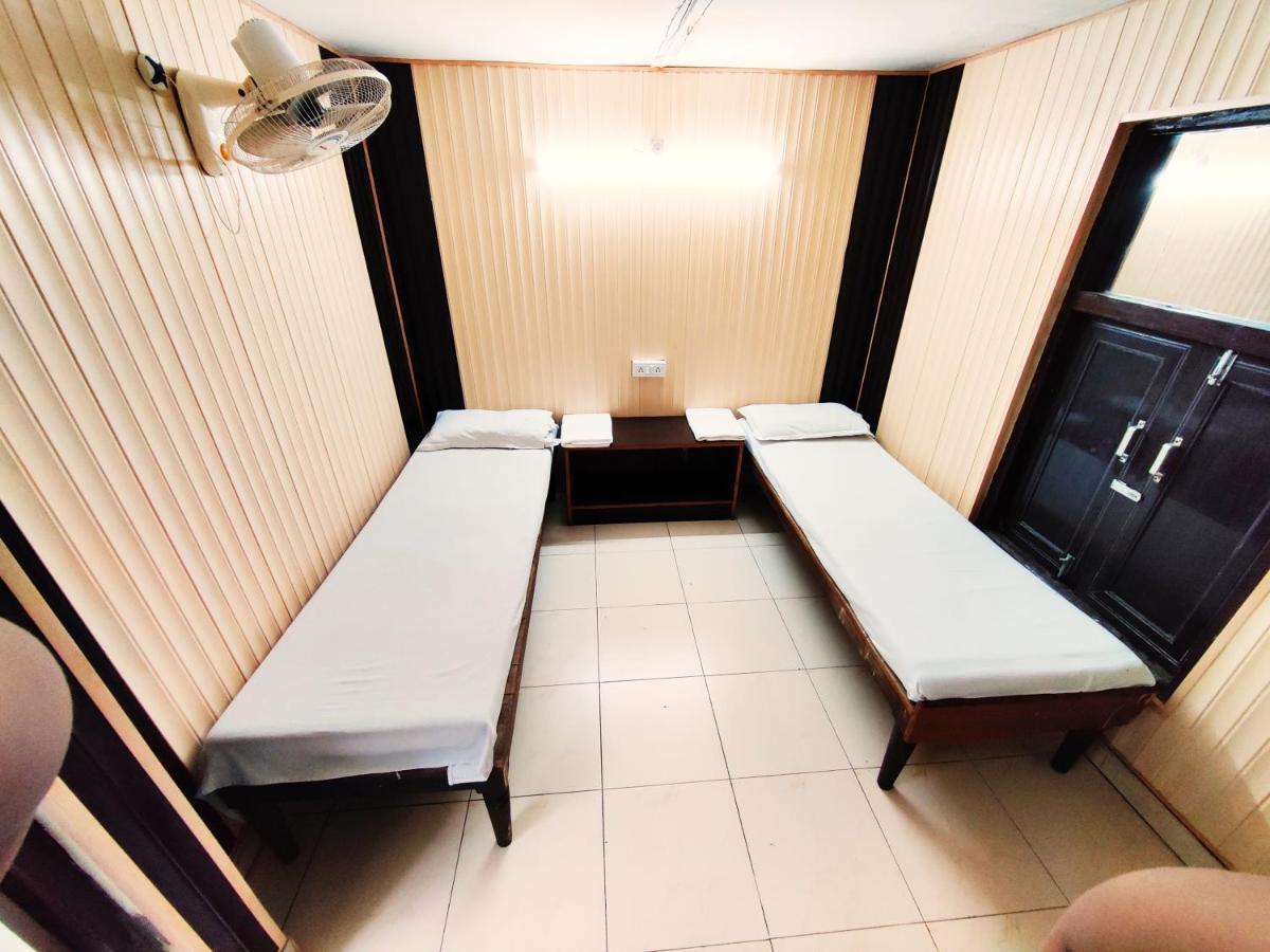 Roop Guest House 러크나우 객실 사진